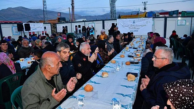 İftar sofrası deprem bölgesinde de kuruldu
