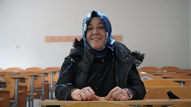 İki çocuk annesi, kızının 'yapabilirsin' sözüyle üniversiteli oldu