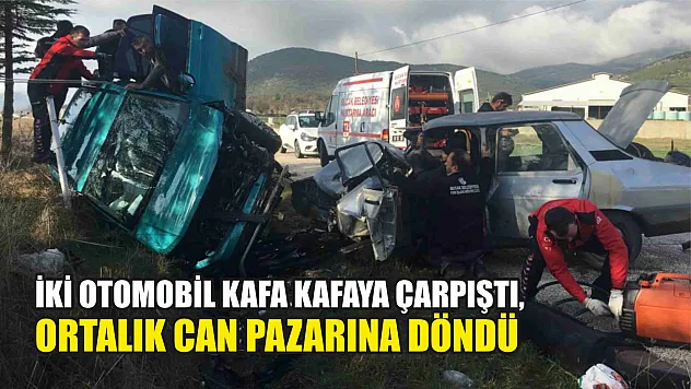 İki otomobil kafa kafaya çarpıştı, ortalık can pazarına döndü