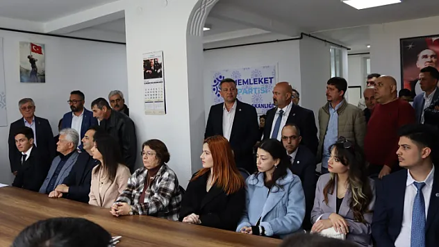 İLÇE BAŞKANLARINA YETKİ BELGELERİ TAKDİM EDİLDİ