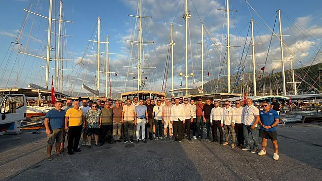 İlkay Tugay seçim öncesi sahaya indi: Fethiye'de üyelerle bir araya geldi