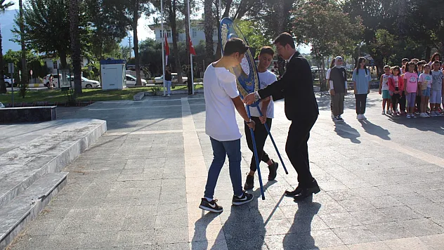 İlköğretim Haftası çelenk sunma töreni ile başladı