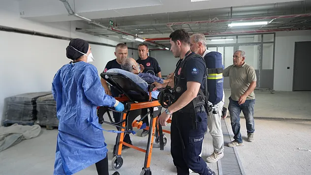 İnşaatın bodrum katına boya taşıyan 2 işçi kokudan baygınlık geçirdi