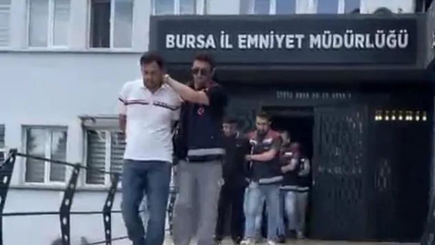 İş ve burs vaadiyle hesap avına çıkan şebekeye film gibi operasyon: Polis 'ikinci kişi' rolüne girip çökertti