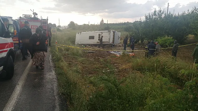 Isparta'da tur minibüsü şarampole yuvarlandı: 4 ölü, 16 yaralı