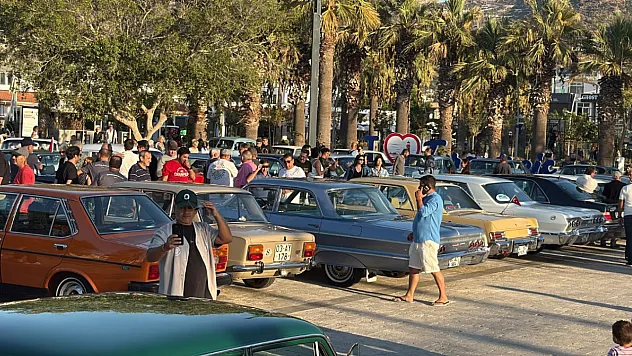 İstanbul Klasik Otomobilciler Derneği Bodrum'da sezona veda konvoyu düzenledi