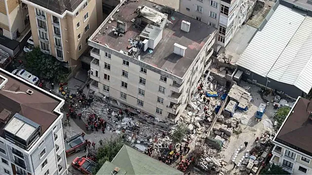 İstanbul Valiliği: 'Maltepe'de 2 kişi hayatını kaybetti, 2 kişiyi arama kurtarma çalışmaları sürüyor'
