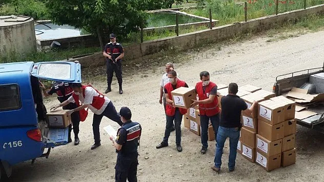 Jandarma ve Kızılay omuz omuza