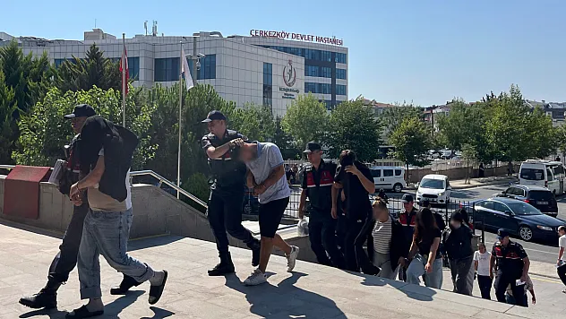Kadın kıyafeti giydirip şantaj yaptılar: 6 gözaltı
