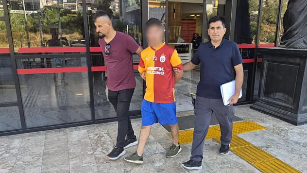 Kadın turisti bıçakla yaralama ve cinsel istismar iddiasıyla 17 yaşındaki çocuk tutuklandı