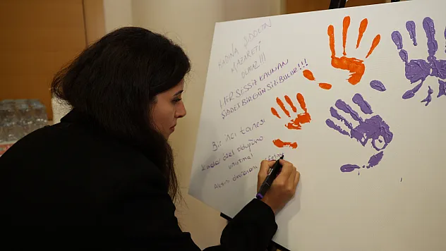 Kadına şiddet konulu panel düzenlendi