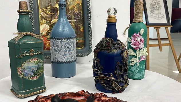 Kadınlar eskimiş ürünleri sanat eserine dönüştürüyor