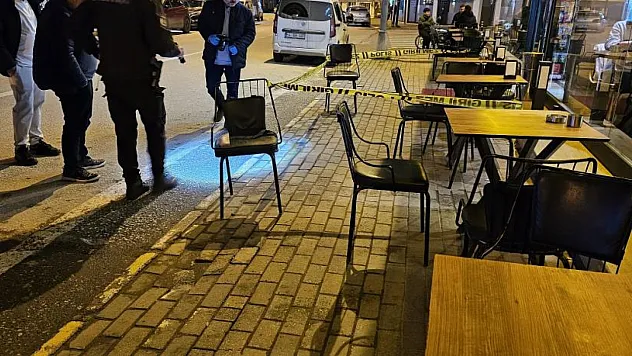 Kafede birlikte oturduğu genci, silahla vurarak kayıplara karıştı