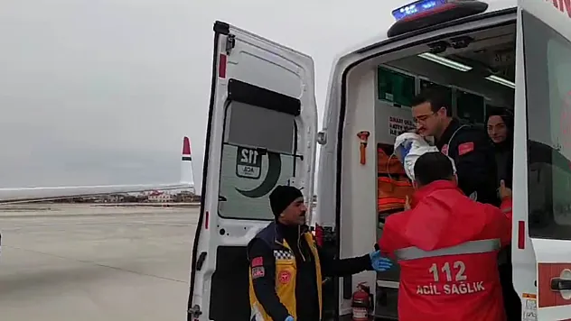 Kalp hastası bebek için ambulans uçak havalandı