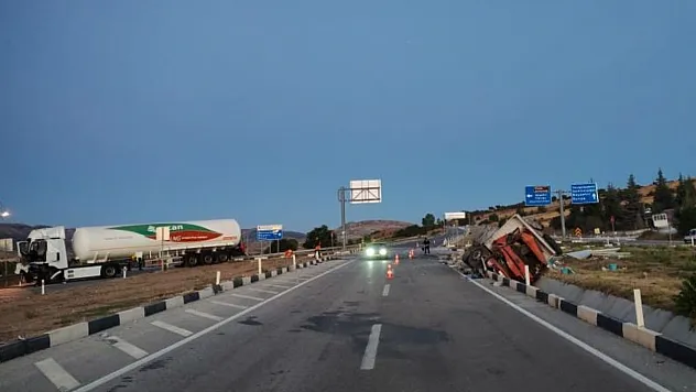 Kamyon ile LNG tankeri çarpıştı: 3 yaralı