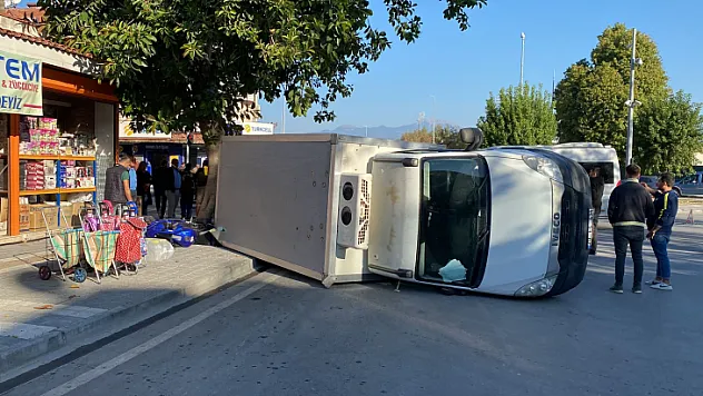 KAMYONET YARIŞ MOTORUNUN ÜZERİNE DEVRİLDİ