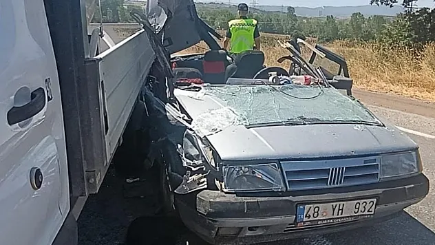 Kamyonete arkadan çarpan otomobilde ağır yaralanan çocuk hayatını kaybetti