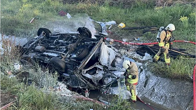 Kanala uçan minibüs alev alev yandı: 2 yaralı