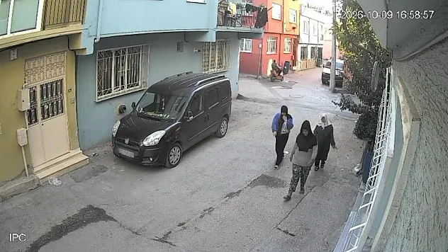 Kapısını film ile açtığı evden ziynet çalan kadın hırsız yakalandı