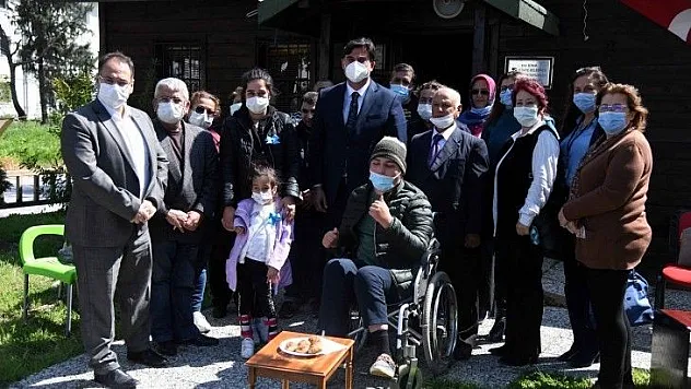 Karaca, Otizm Farkındalık Günü dolayısıyla ziyaretlerde bulundu