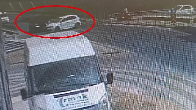 Karşı yola geçmek için alt geçidi kullanmadı, kaza kaçınılmaz oldu