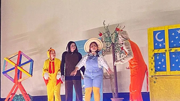 'Karya ve Dostları' Çocukları Güldürdü