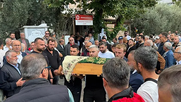 Kazada hayatını kaybeden hamile anne, 3 yaşındaki kızı ve bebeği toprağa verildi