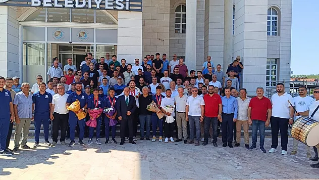 Kırkpınar kahramanlarına Seydikemer'de coşkulu karşılama