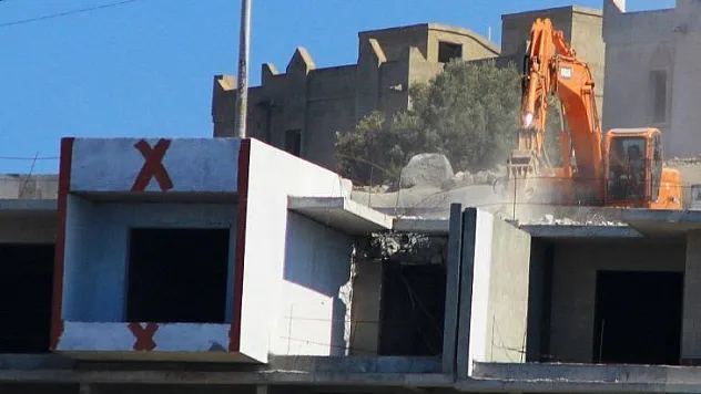 Kırmızı çarpılar konuldu, yıkımlar başladı