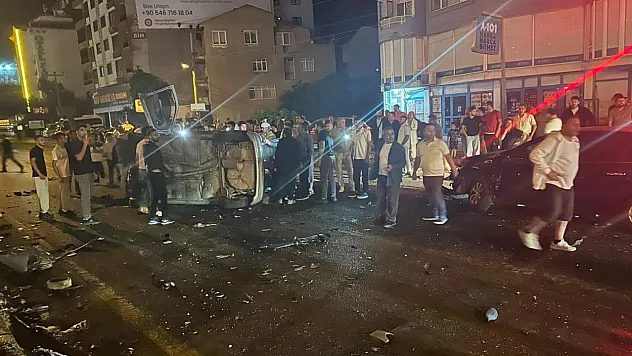 Kırmızı ışık ihlali facia getirdi : 1'i ağır 5 yaralı