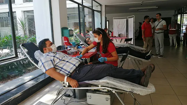 KIZILAY GÖNÜLLÜSÜ ÖRNEK KAYMAKAM