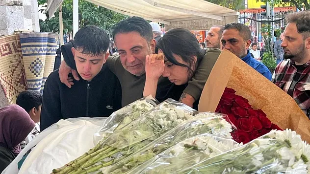 Kızını ameliyat masasında kaybeden babanın tabuttaki evladına son bakışı