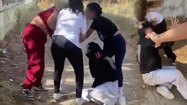Kızların şoke eden görüntüsü: Isladılar, darp ettiler, saçından tutup sürüklediler
