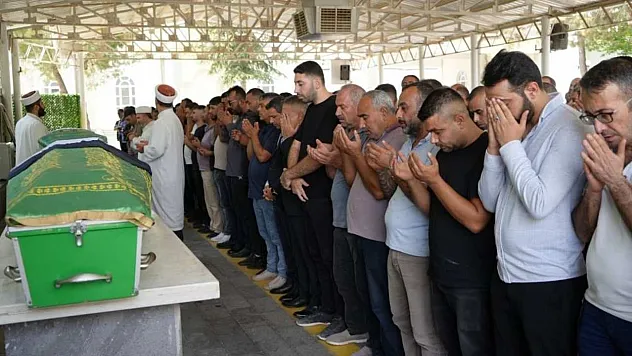 KKTC'de batan yolcu gemisinde hayatını kaybeden 14 yaşındaki Nisa, Gaziantep'te defnedildi