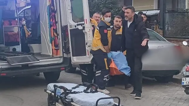 Kocasını evde ölü bulunca baygınlık geçirdi: Yakınları ulaşamayınca itfaiyeyi aradı