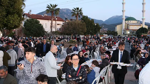 Kökten, Fethiye'de 5 Bin Kişilik İftar Yemeği Verdi