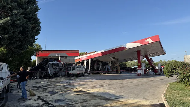 Kömür yüklü tır akaryakıt istasyonuna daldı: 1 ölü