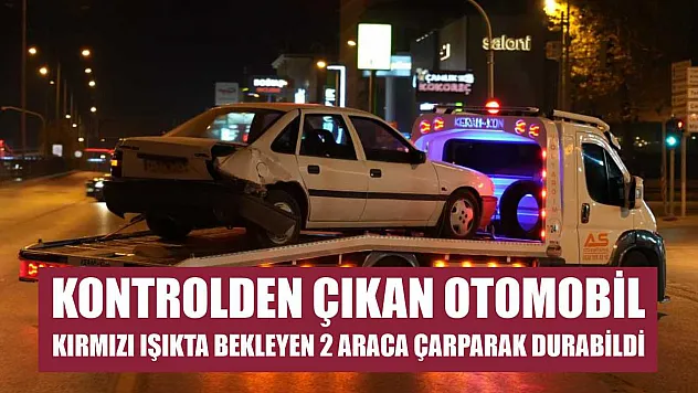Kontrolden çıkan otomobil, kırmızı ışıkta bekleyen 2 araca çarparak durabildi