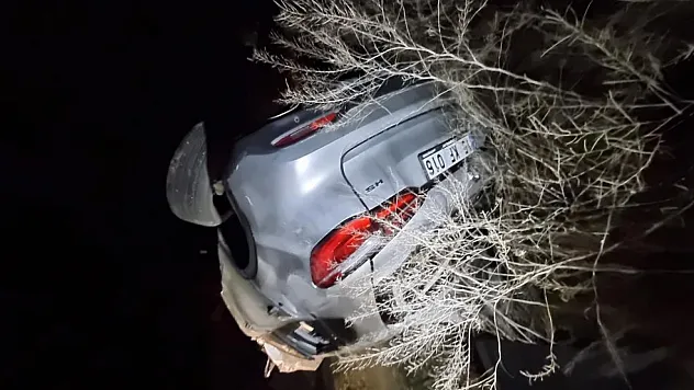 Kontrolden çıkan otomobil şarampole devrildi: 2 ölü, 1 ağır yaralı