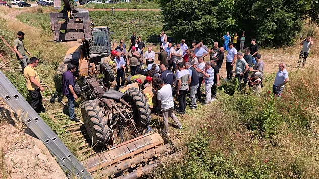 Kontrolden çıkan traktör köprüden aşağı uçtu