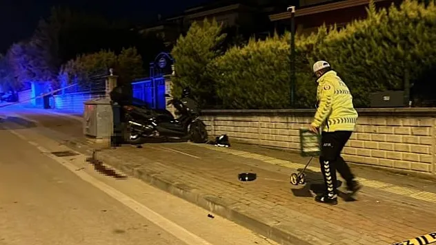 Kontrolden çıkarak trafoya çarpan motosiklet sürücüsü hayatını kaybetti