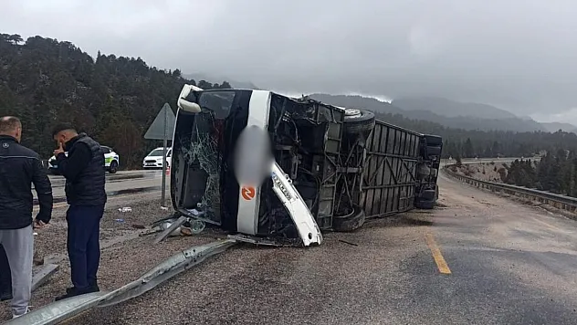 Konya'da yolcu otobüsü devrildi: 15 yaralı
