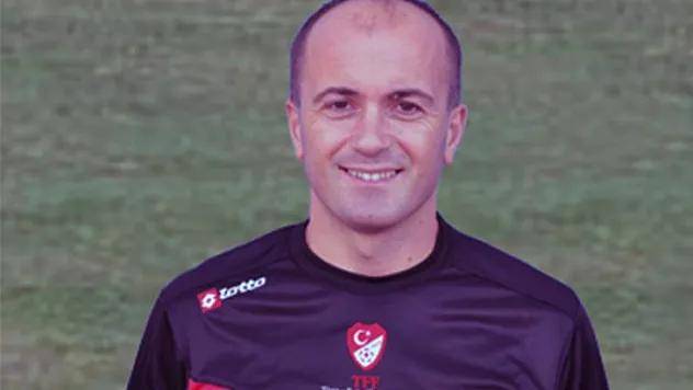 KÖPEĞE ÇARPTI DİYE FUTBOL HAKEMİNİ BIÇAKLADILAR