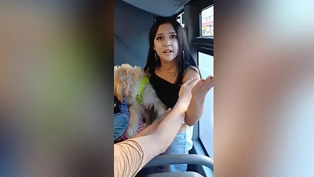 Köpekle otobüse bindi, tepki gösteren yolcularla tartıştı