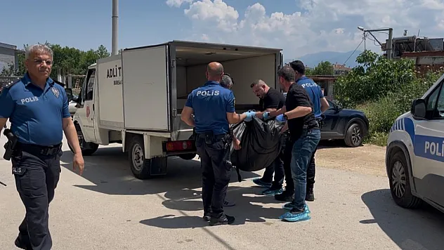 Korkunç cinayet... Eşini çocuğunun yanında defalarca bıçaklayarak öldürdü