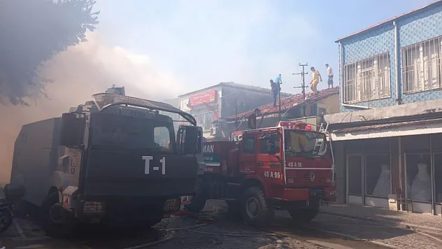 Korkutan yangın 13 iş yeri zarar gördü