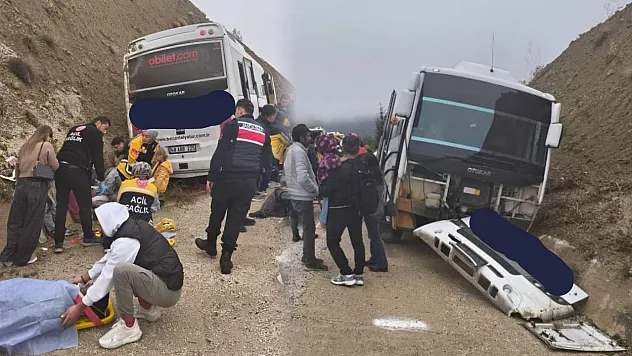 Korkuteli-Fethiye Yolu Üzerinde Yolcu Midibüsü Kayalıklara Çarptı: 9 Yaralı
