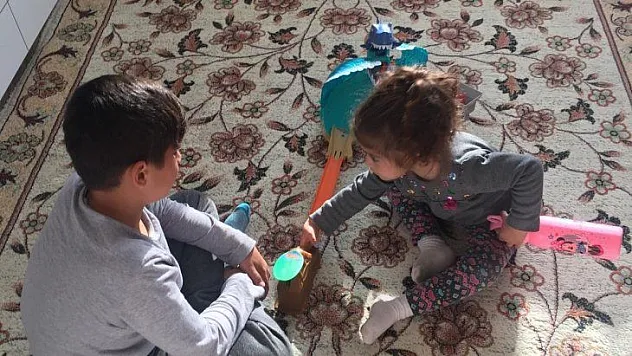 Koronavirüs nedeniyle çok sevdikleri parka gidemiyorlar