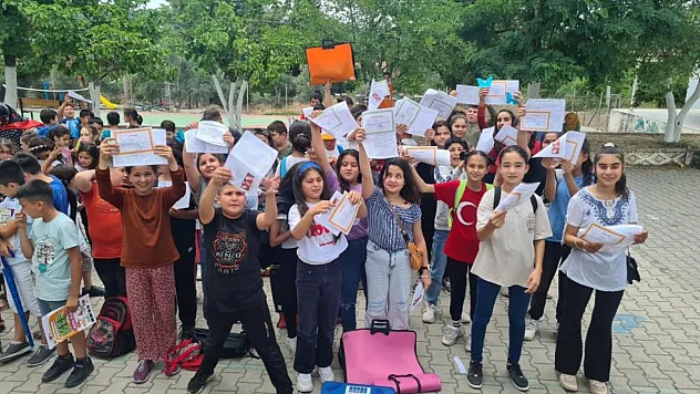 6774 öğrenci karne alarak tatile çıktı