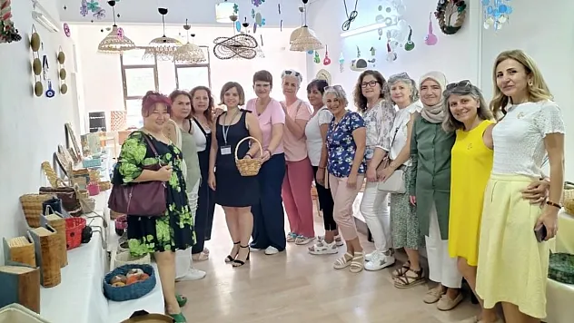 Köyceğiz'de atık kağıtlar sanata dönüştü